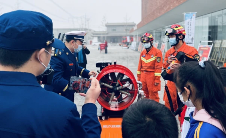 1694398923803102.png 1.RXR-MC80BD 防爆消防滅火偵察機器人(輕型)2021.11通州消防支隊宋莊119演練1(1).png